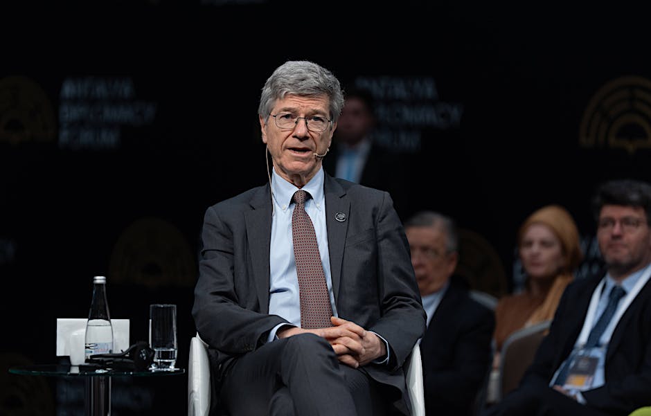 Jeffrey Sachs, hier beim Antalya Diplomacy Forum 2025 in der T&uuml;rkei, warnt vor einem Krieg in Europa und der Zerst&ouml;rung der deutschen Wirtschaft.
